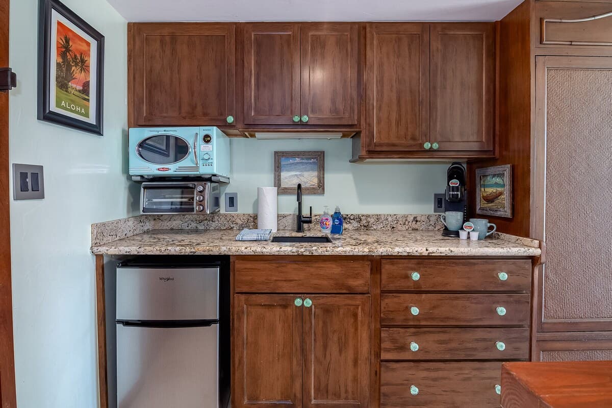 Condo in Honolulu · ★4.67 · 1 bedroom · 2 beds · 1 private bath - Photo 4