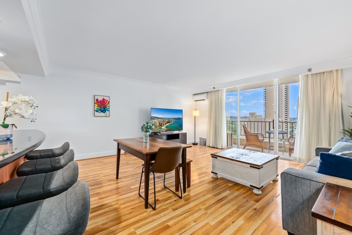 Honu Hale Waikiki: 2BDR Spacious Panoramic View - Photo 2