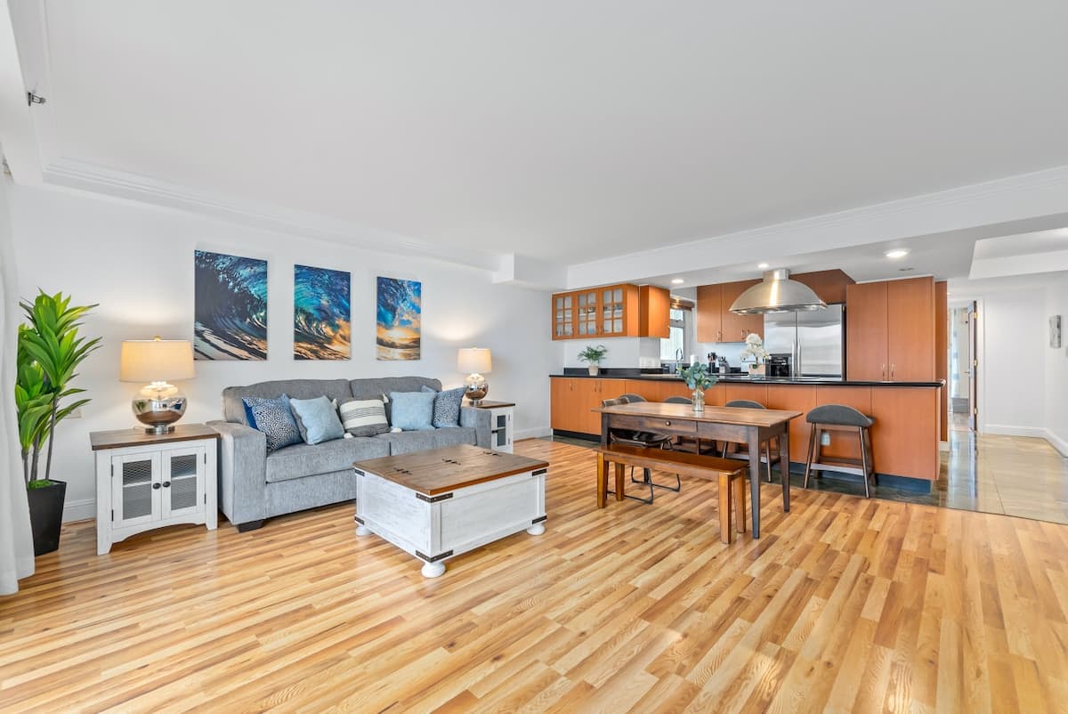 Honu Hale Waikiki: 2BDR Spacious Panoramic View - Photo 1
