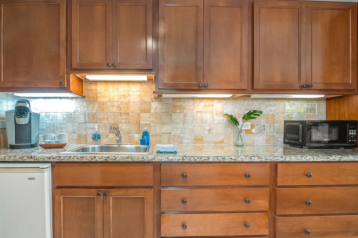Condo in Honolulu · ★4.82 · 1 bedroom · 2 beds · 1 private bath - Photo 4