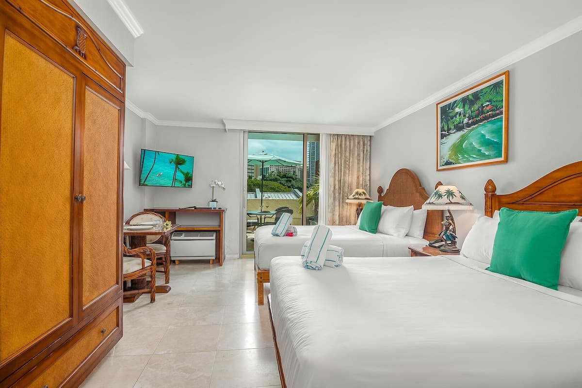 Condo in Honolulu · ★4.82 · 1 bedroom · 2 beds · 1 private bath - Photo 1