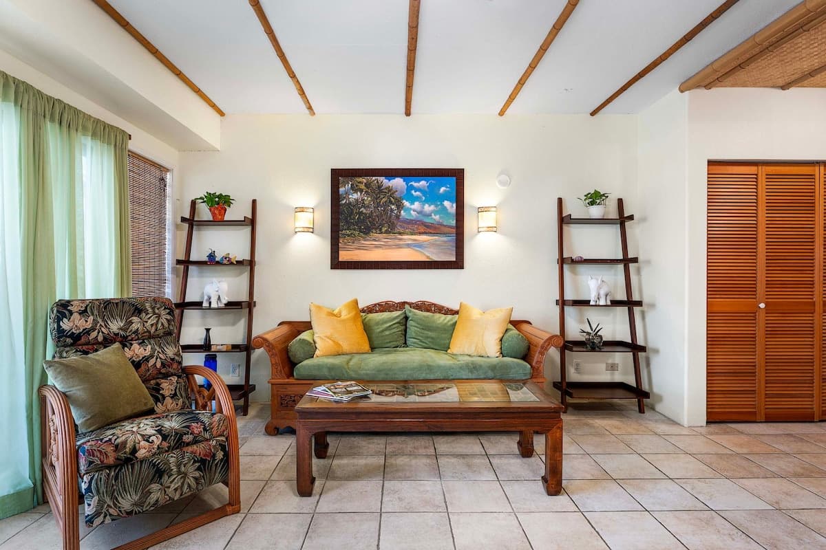 Condo in Kailua-Kona · ★4.7 · 1 bedroom · 2 beds · 1 private bath - Photo 4