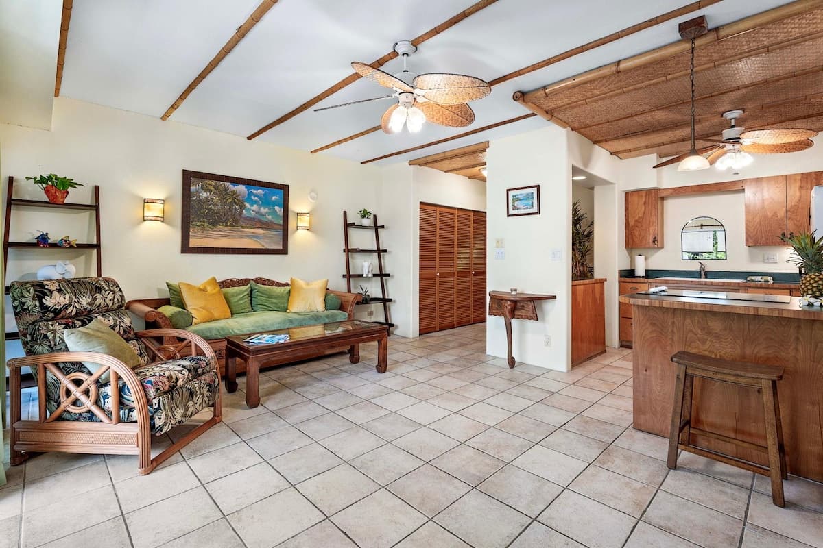 Condo in Kailua-Kona · ★4.7 · 1 bedroom · 2 beds · 1 private bath - Photo 5