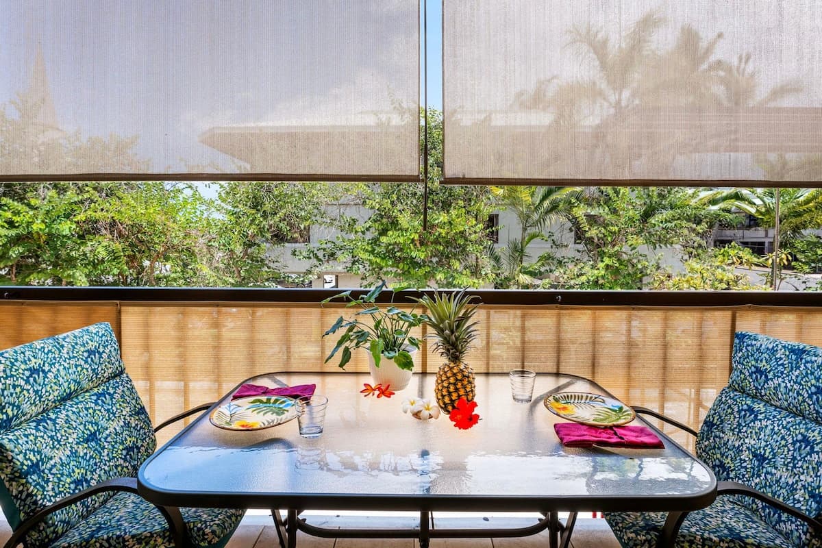 Condo in Kailua-Kona · ★4.7 · 1 bedroom · 2 beds · 1 private bath - Photo 2