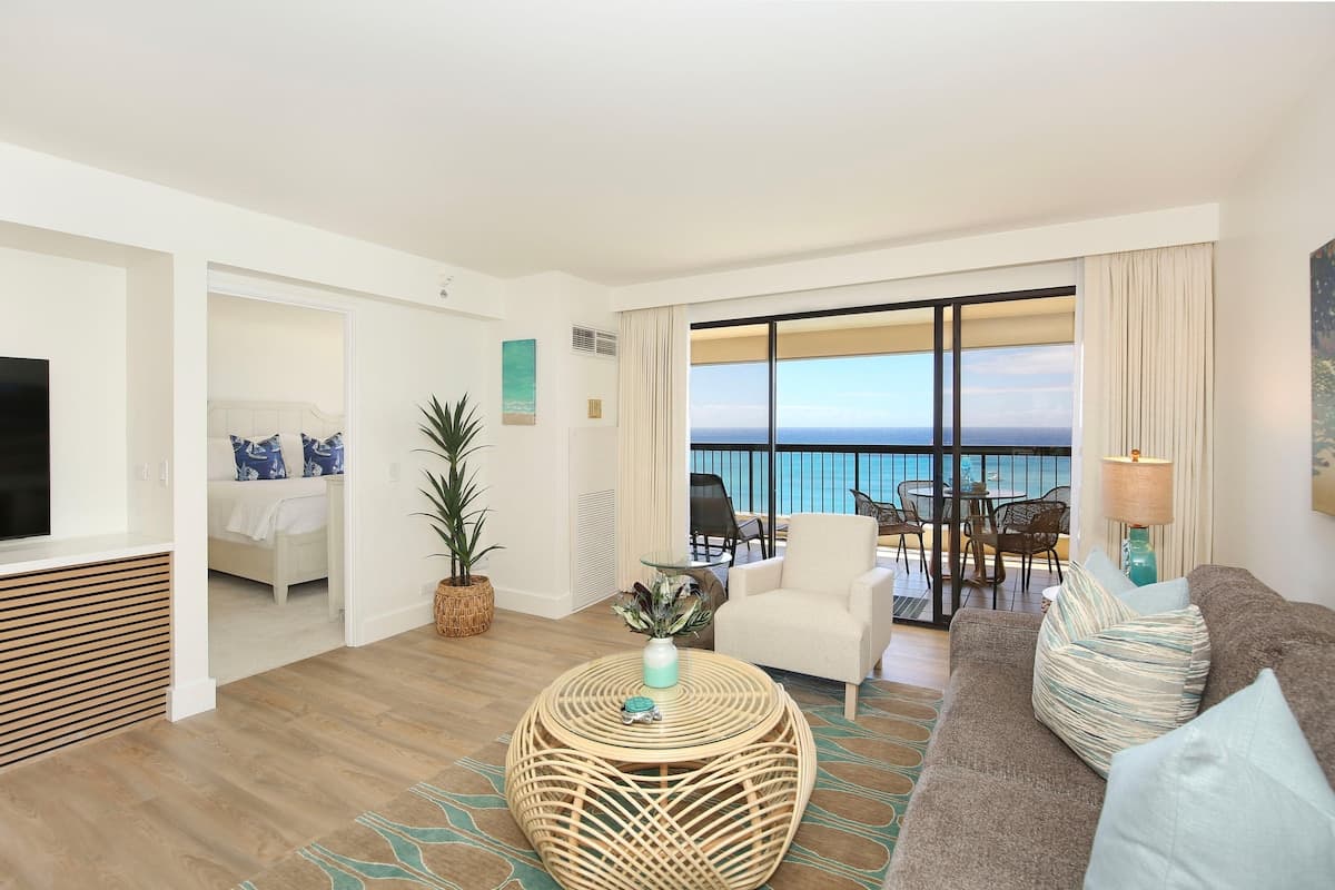 Luxury full ocean view at Waikiki Beach Tower 2003 - Photo 2