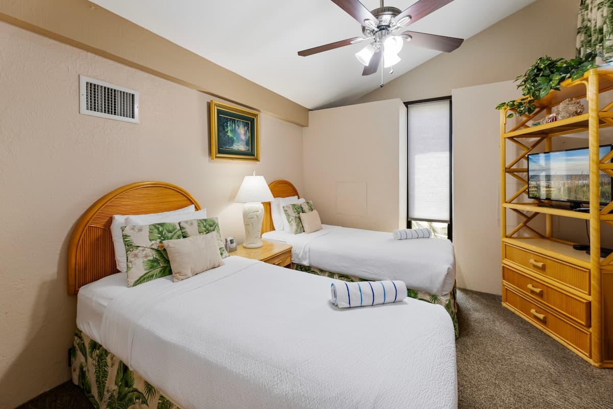 Home in Lahaina · ★4.95 · 3 bedrooms · 5 beds · 2 private baths - Photo 4