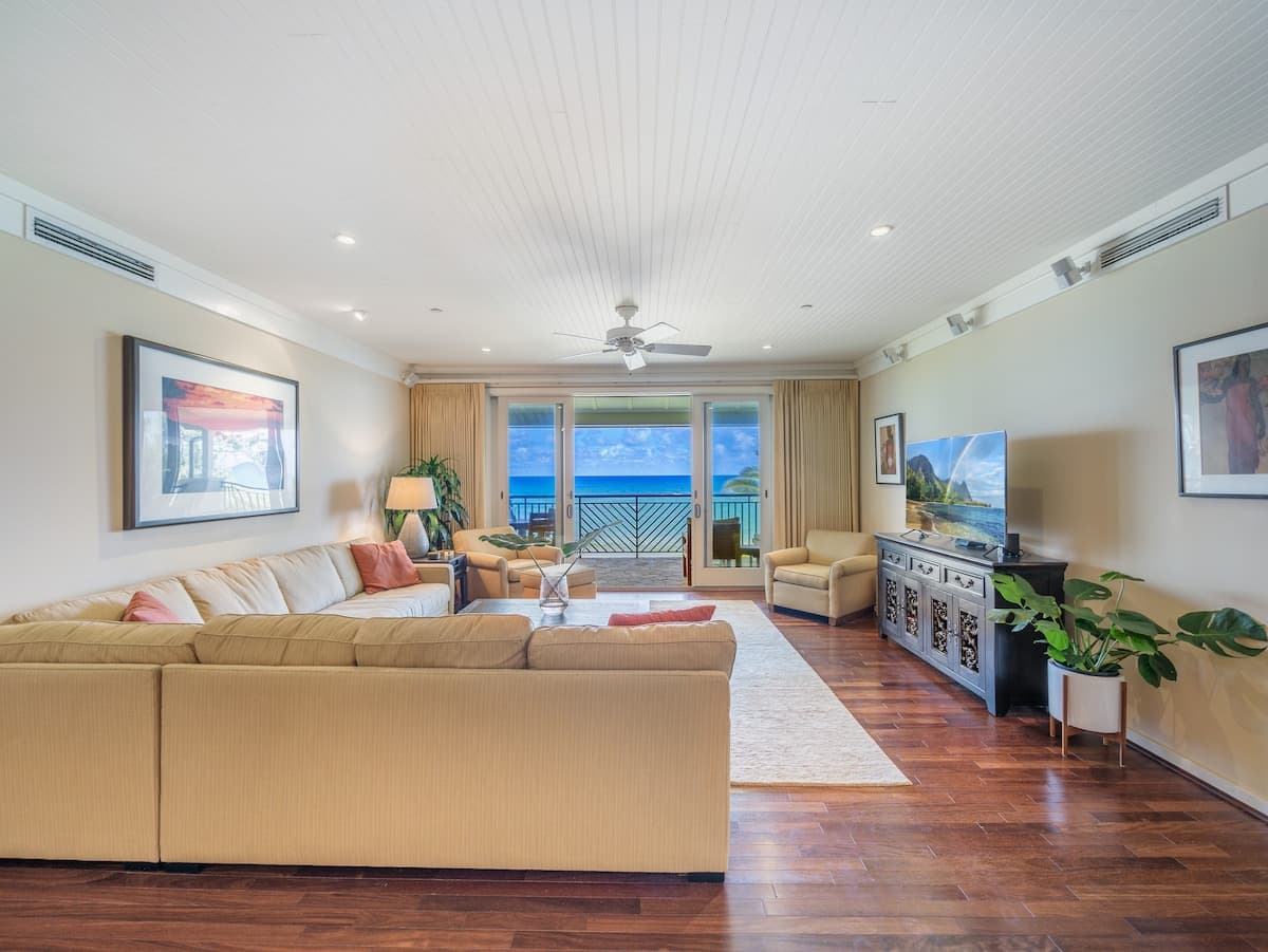 Villa in Kahuku · ★4.96 · 4 bedrooms · 5 beds · 3 private baths - Photo 3