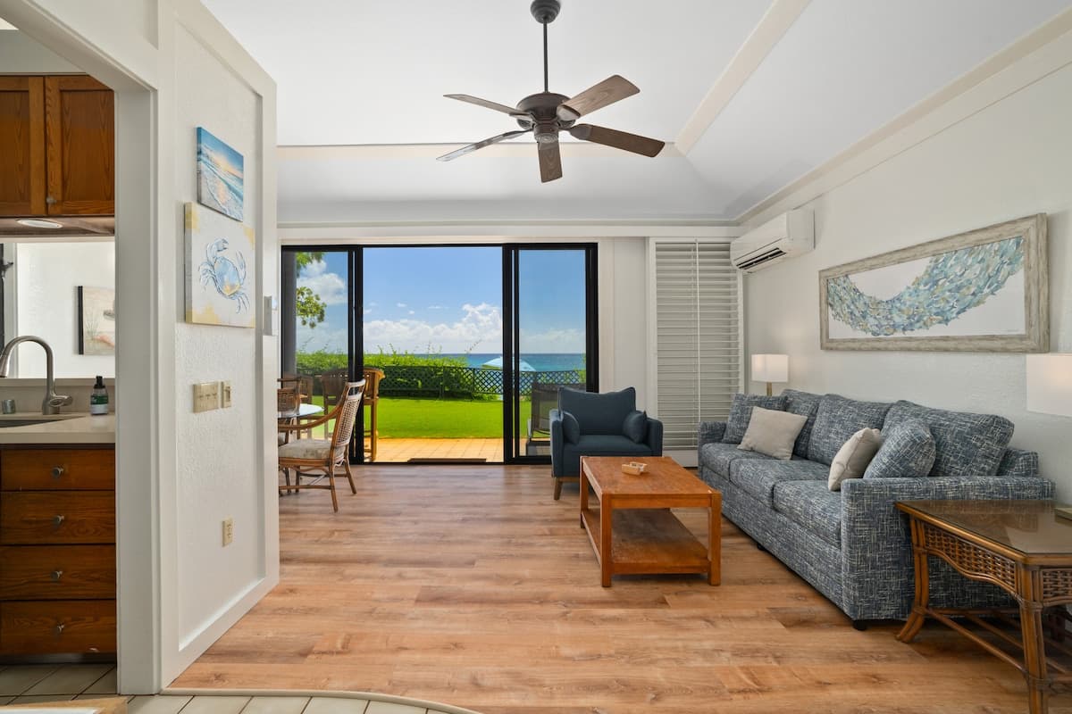 KP191 Ground FL | Beachfront • Pool • Gym - Photo 1