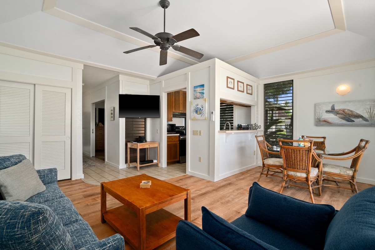 KP191 Ground FL | Beachfront • Pool • Gym - Photo 5