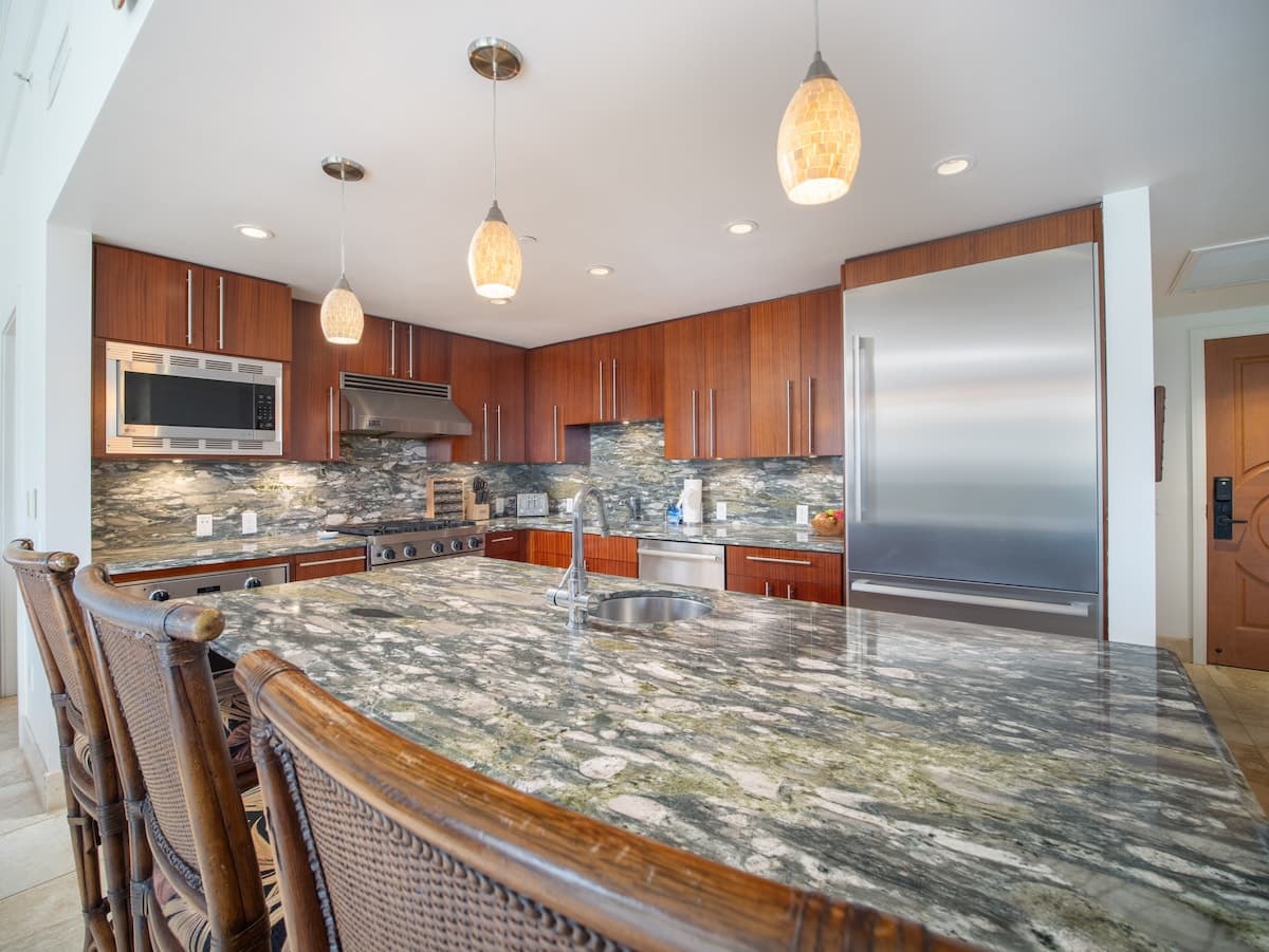 Home in Lahaina · ★5.0 · 3 bedrooms · 4 beds · 3 baths - Photo 4