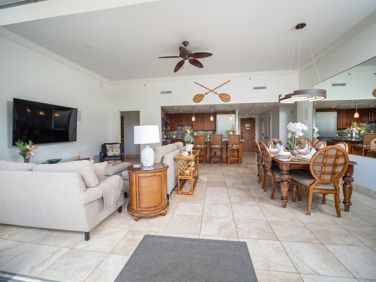 Home in Lahaina · ★5.0 · 3 bedrooms · 4 beds · 3 baths - Photo 3
