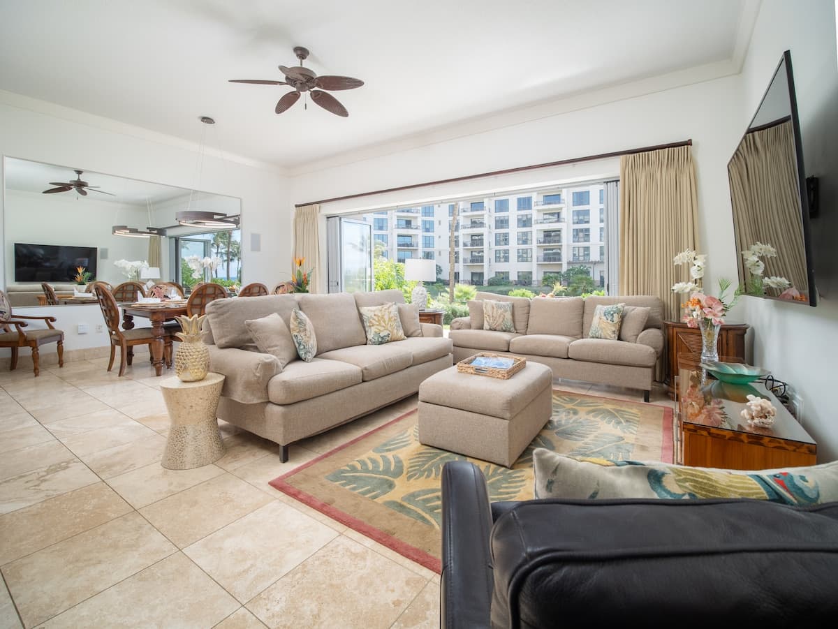 Home in Lahaina · ★5.0 · 3 bedrooms · 4 beds · 3 baths - Photo 2