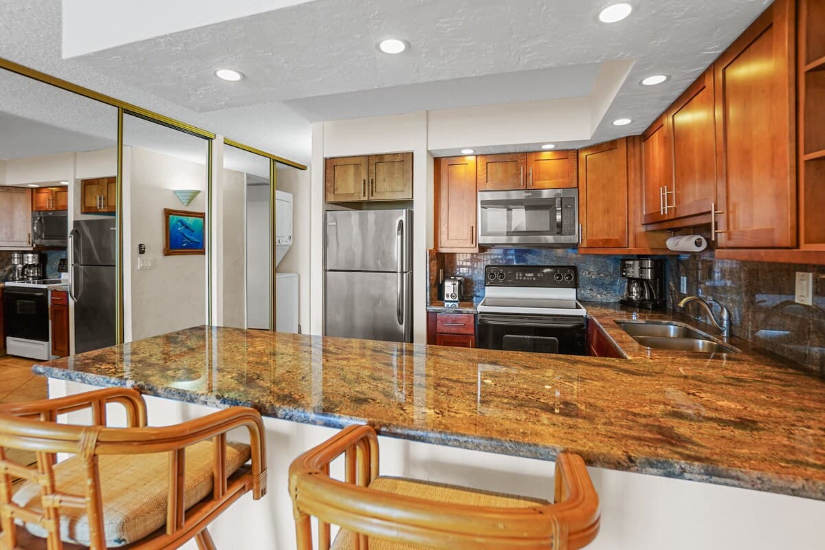 Home in Lahaina · ★4.8 · 1 bedroom · 2 beds · 1 private bath - Photo 5