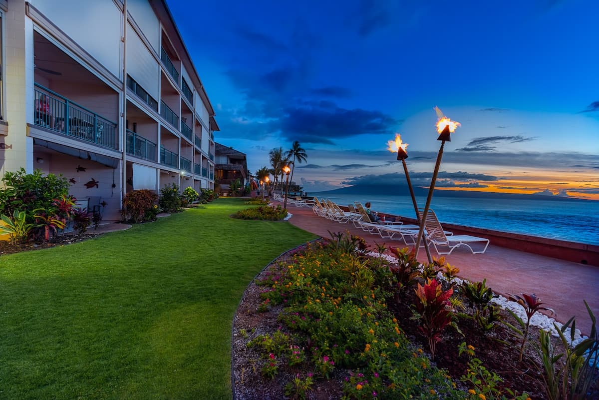Condo in Lahaina · ★4.8 · 1 bedroom · 1 bed · 1 bath - Photo 1