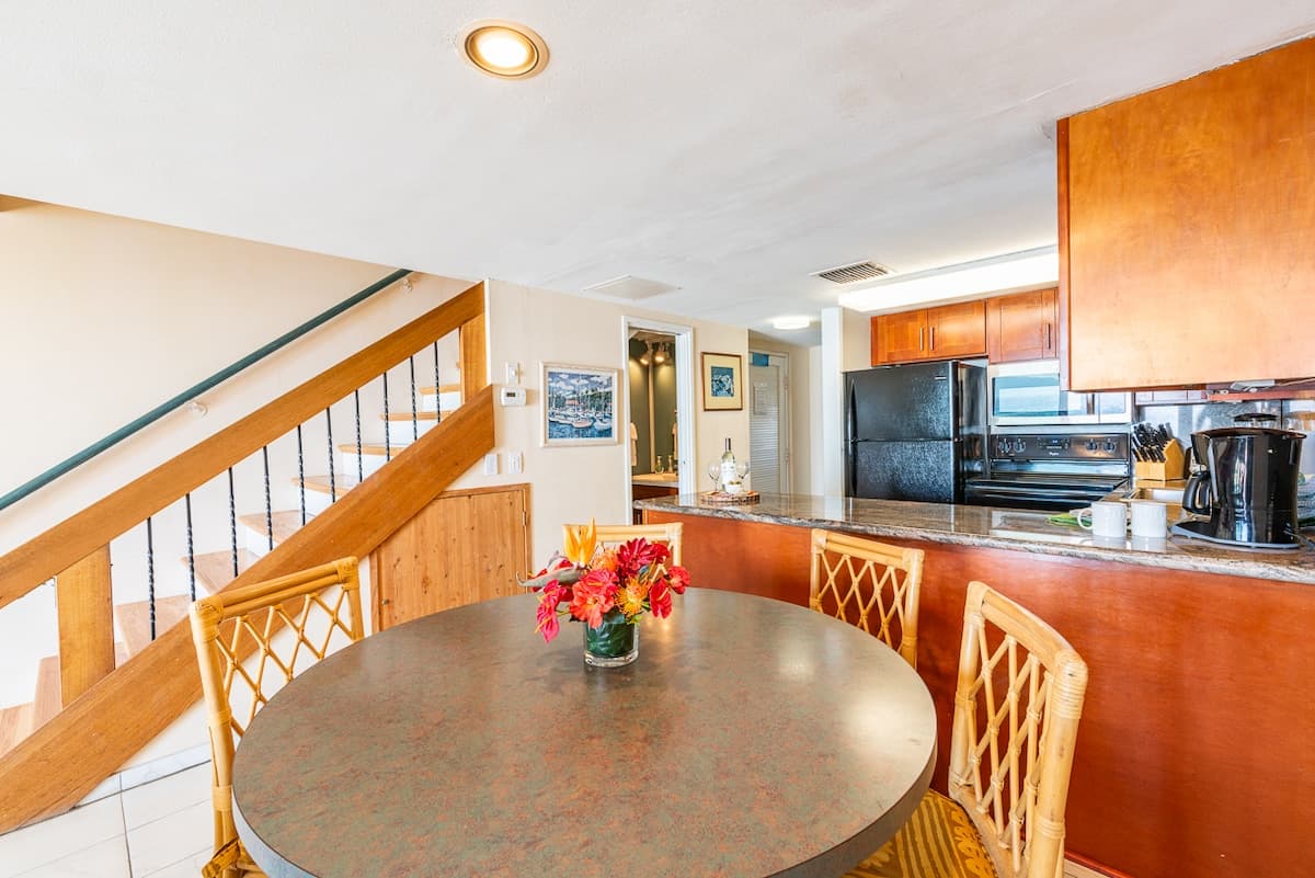 Condo in Lahaina · ★4.77 · 3 bedrooms · 4 beds · 2.5 baths - Photo 5