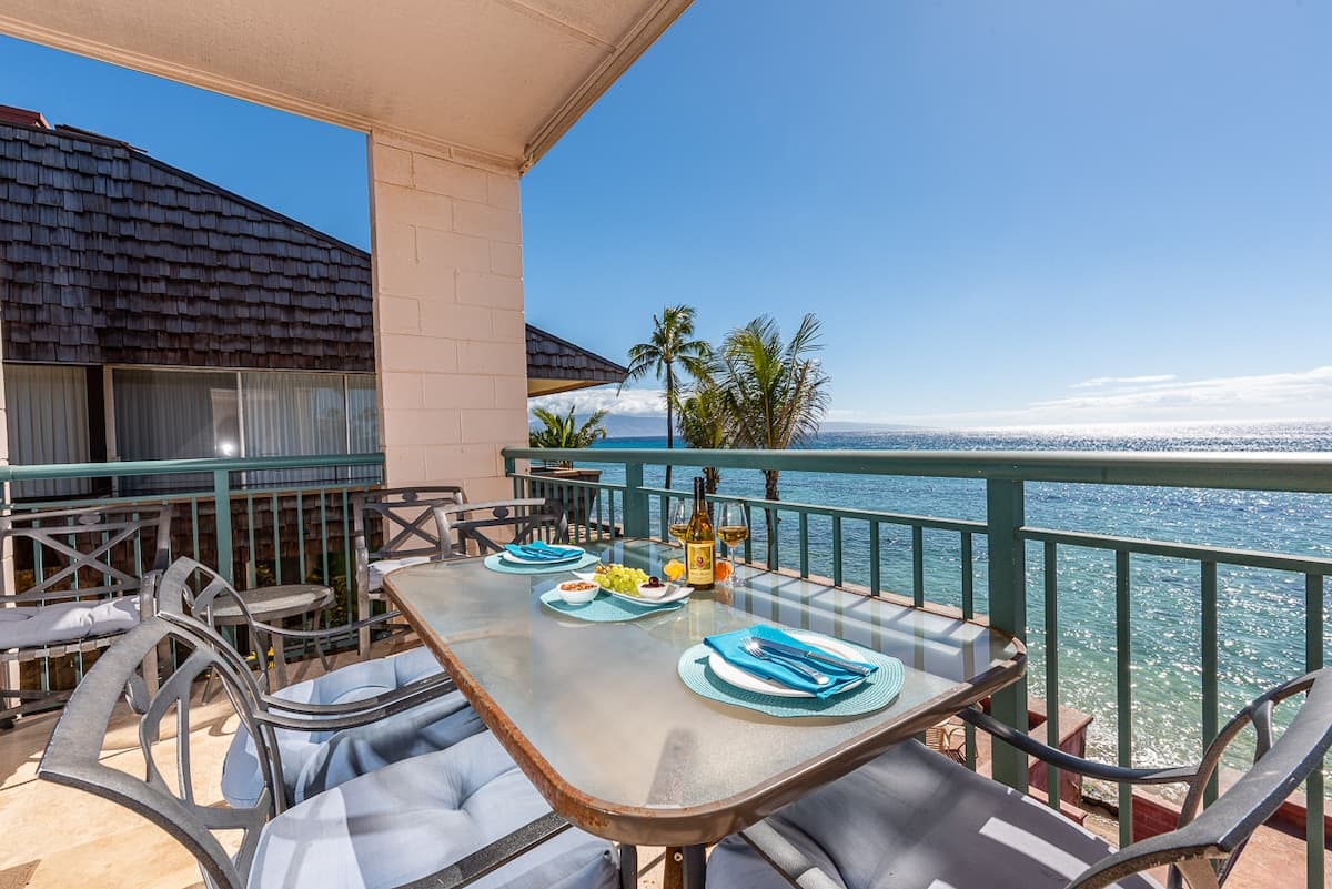 Condo in Lahaina · ★4.77 · 3 bedrooms · 4 beds · 2.5 baths - Photo 2
