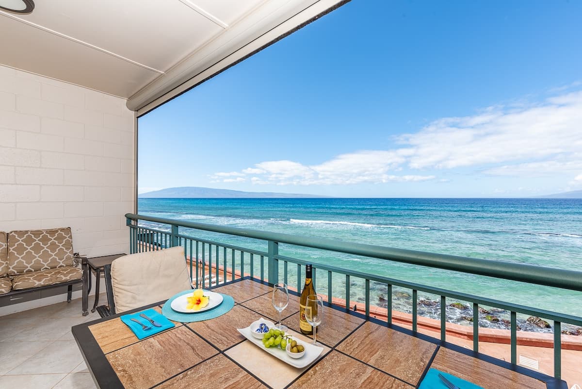 Condo in Lahaina · ★4.8 · 3 bedrooms · 4 beds · 3.5 baths - Photo 4