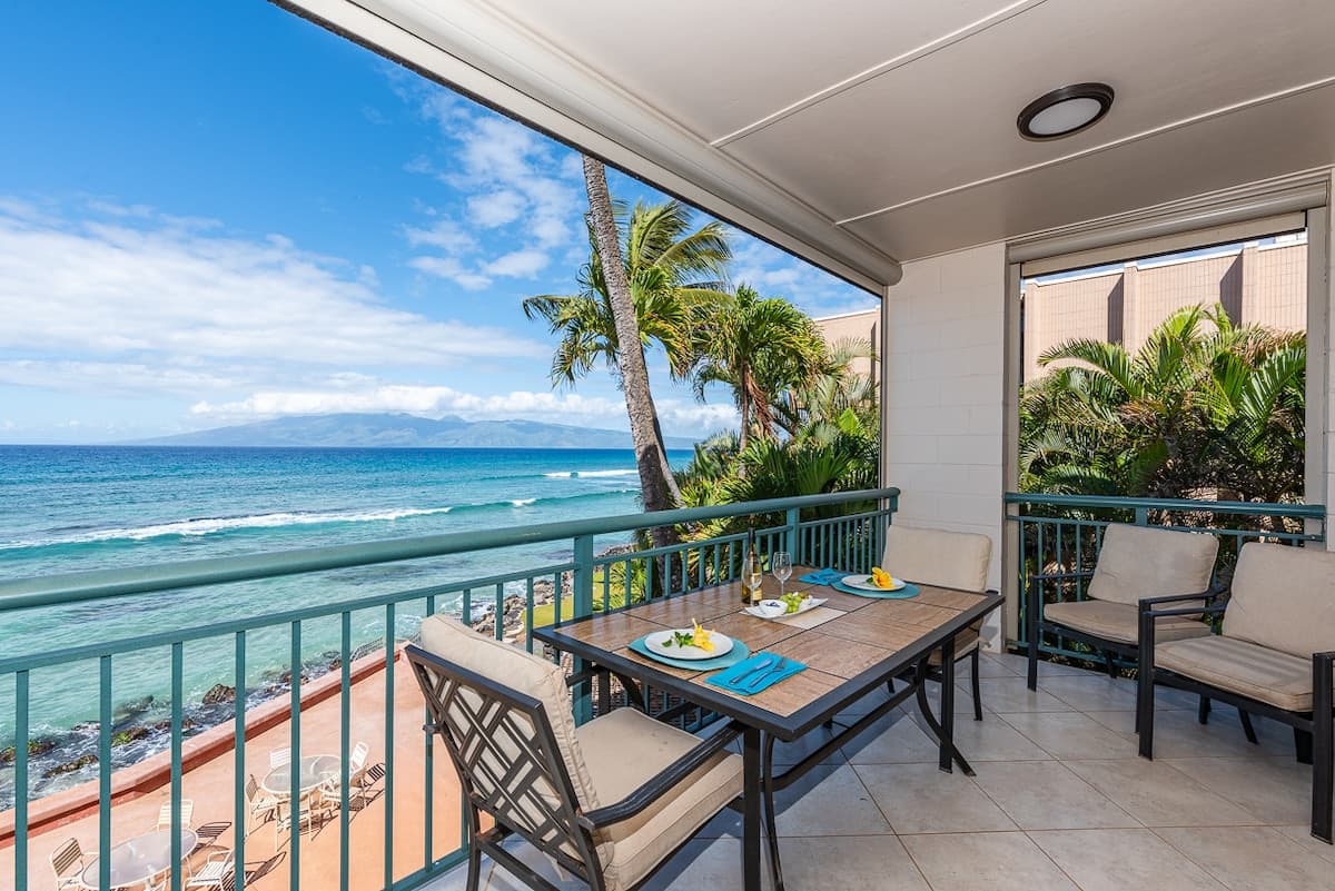 Condo in Lahaina · ★4.8 · 3 bedrooms · 4 beds · 3.5 baths - Photo 2