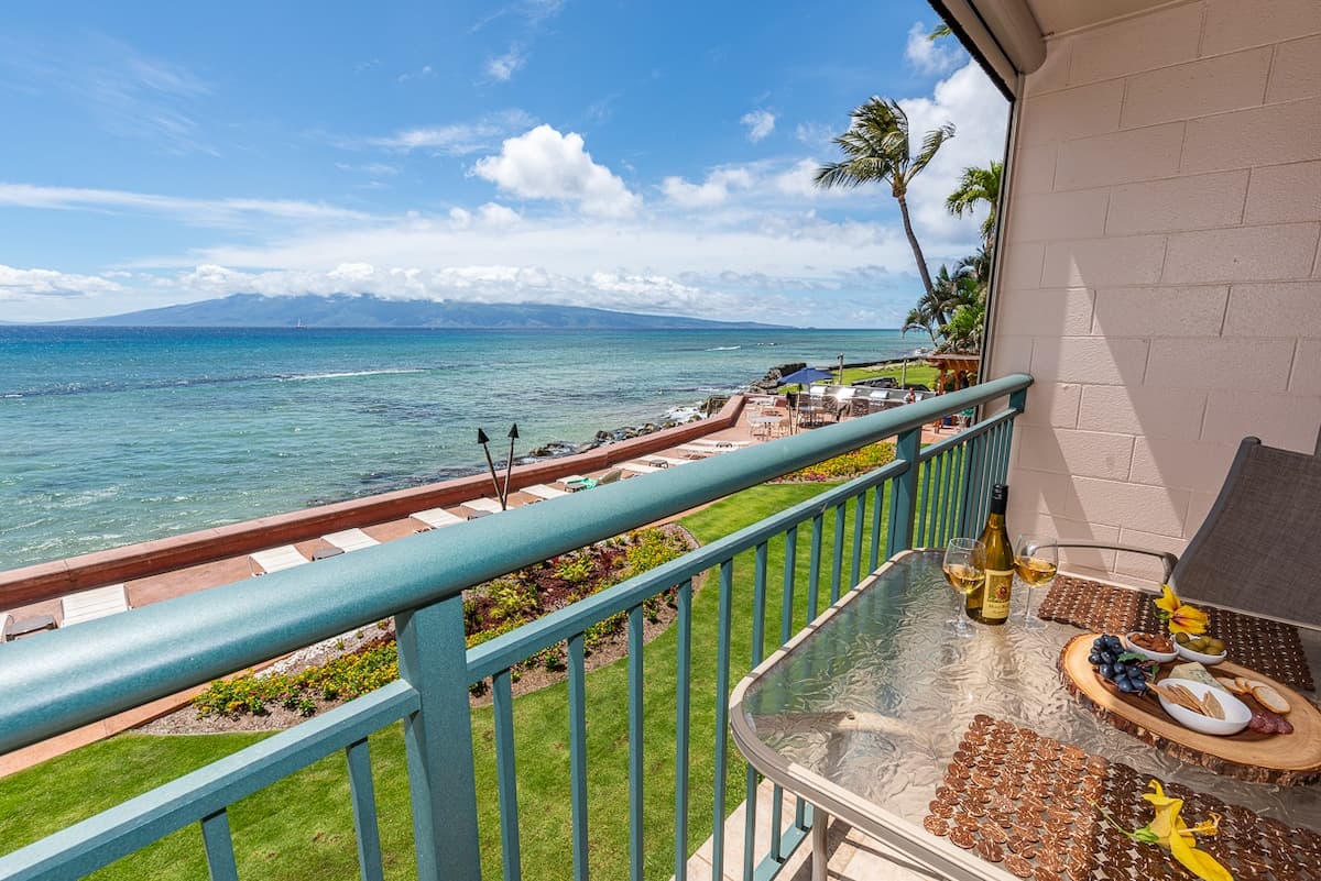 Condo in Lahaina · ★4.72 · 1 bedroom · 1 bed · 1 bath - Photo 2