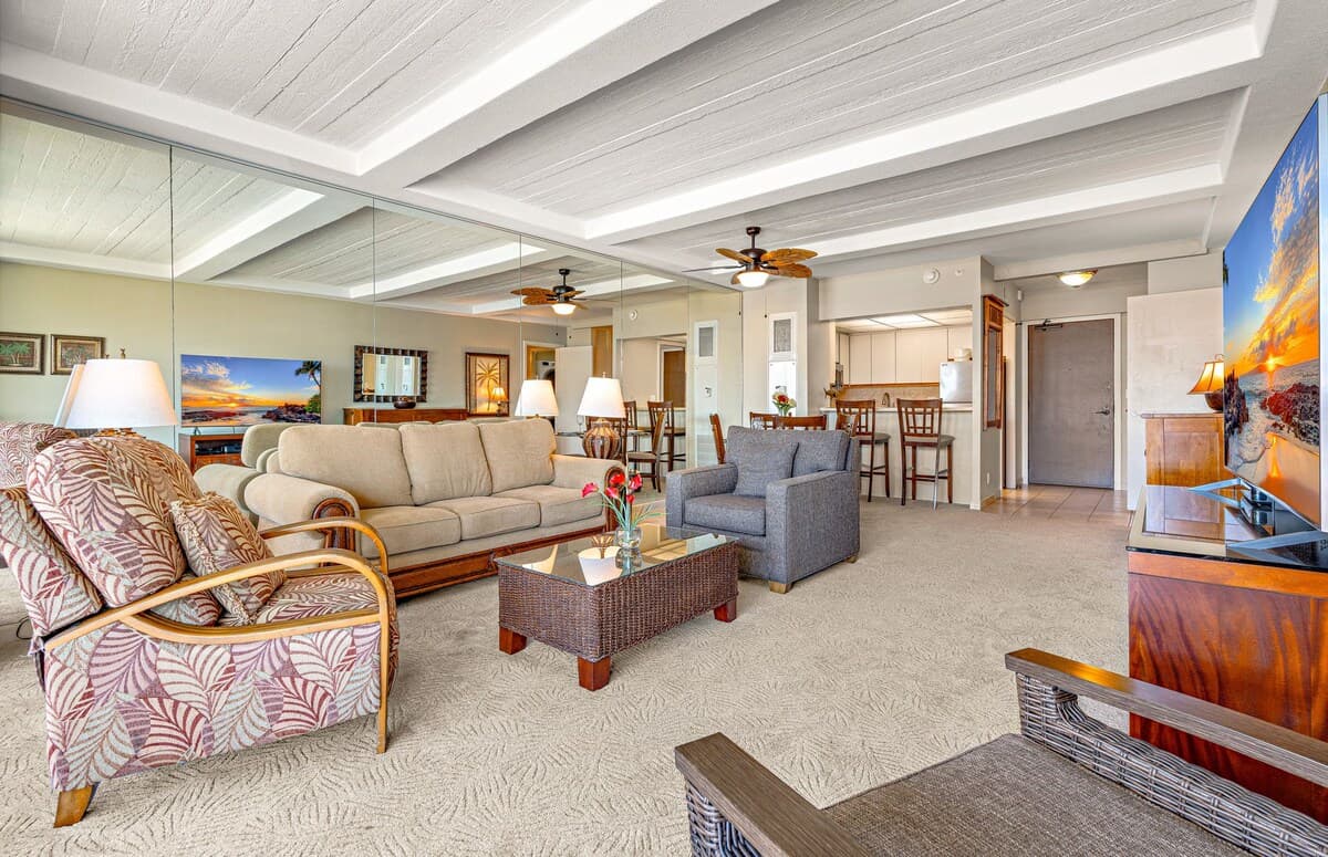 Condo in Lahaina · ★5.0 · 1 bedroom · 2 beds · 1 bath - Photo 4