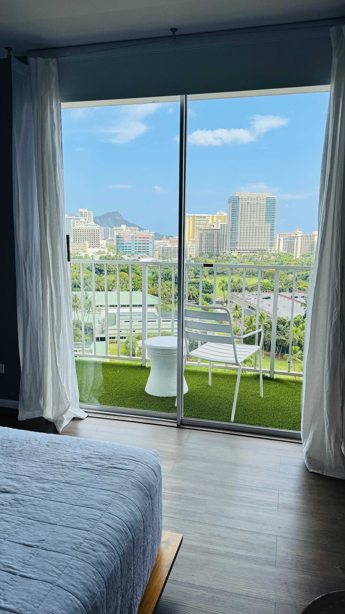 Modern Studio Waikiki Beach - Photo 1