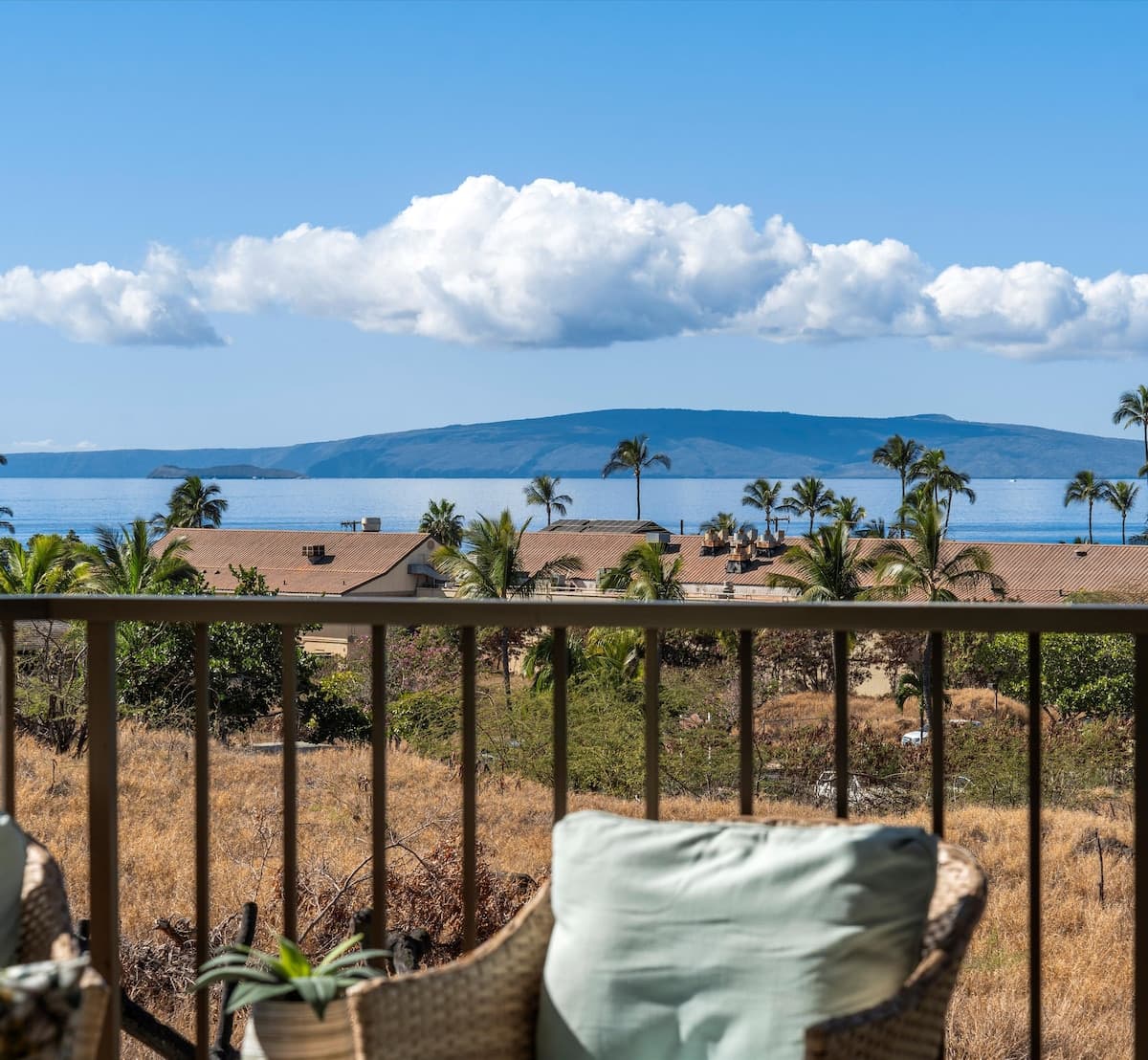 Oceanview condo w/ pool and beach access - Photo 1