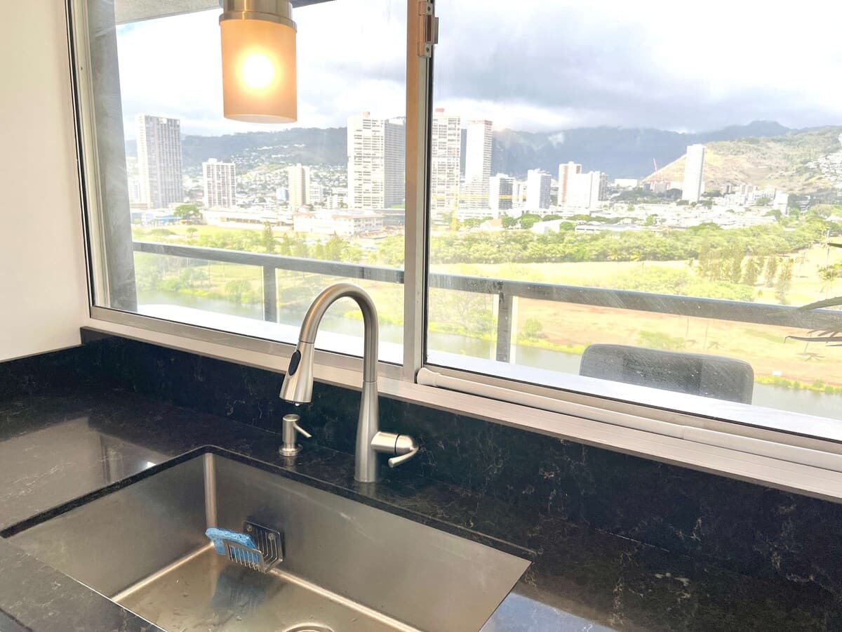 Condo in Honolulu · ★4.78 · Studio · 2 beds · 1 private bath - Photo 4