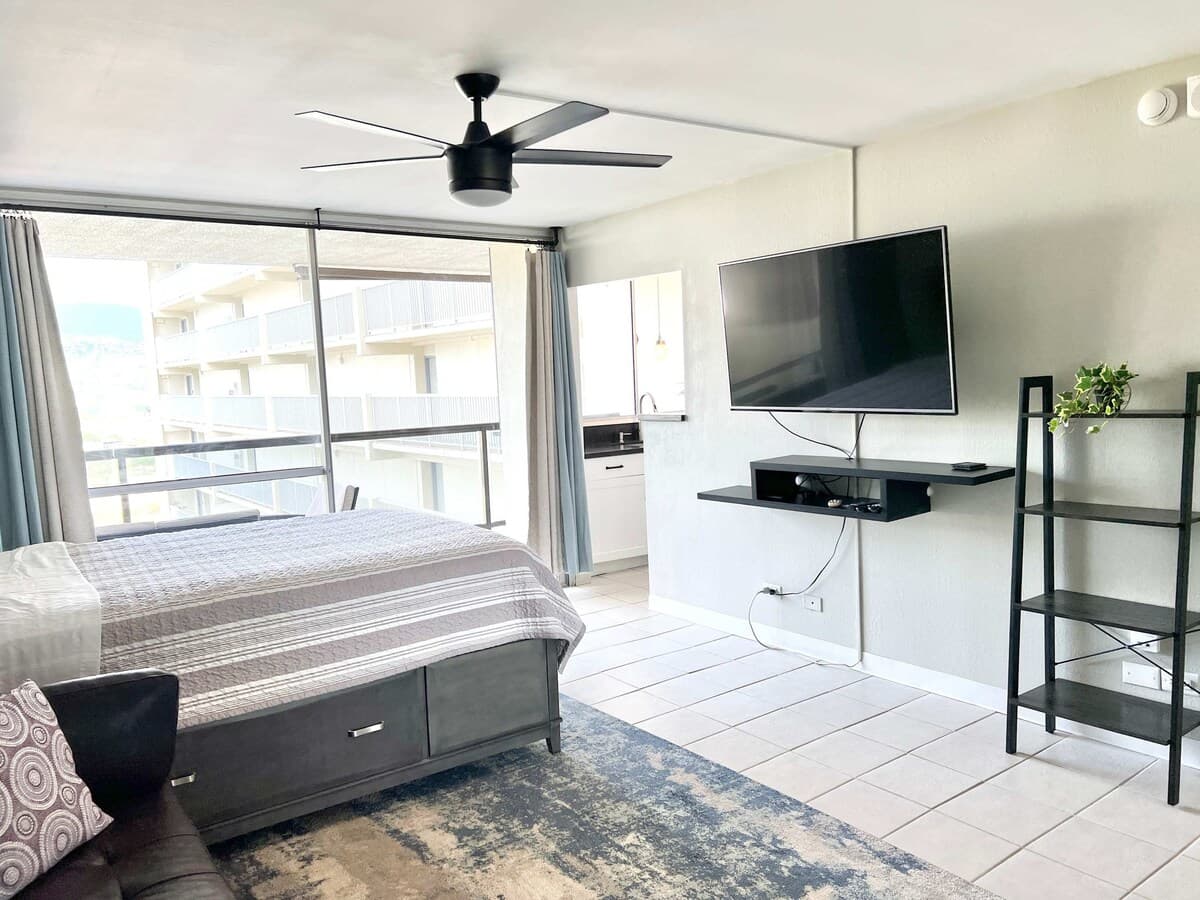 Condo in Honolulu · ★4.78 · Studio · 2 beds · 1 private bath - Photo 2