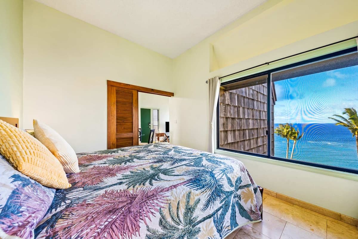 Penthouse Condo with Panoramic Ocean Views! - Photo 5