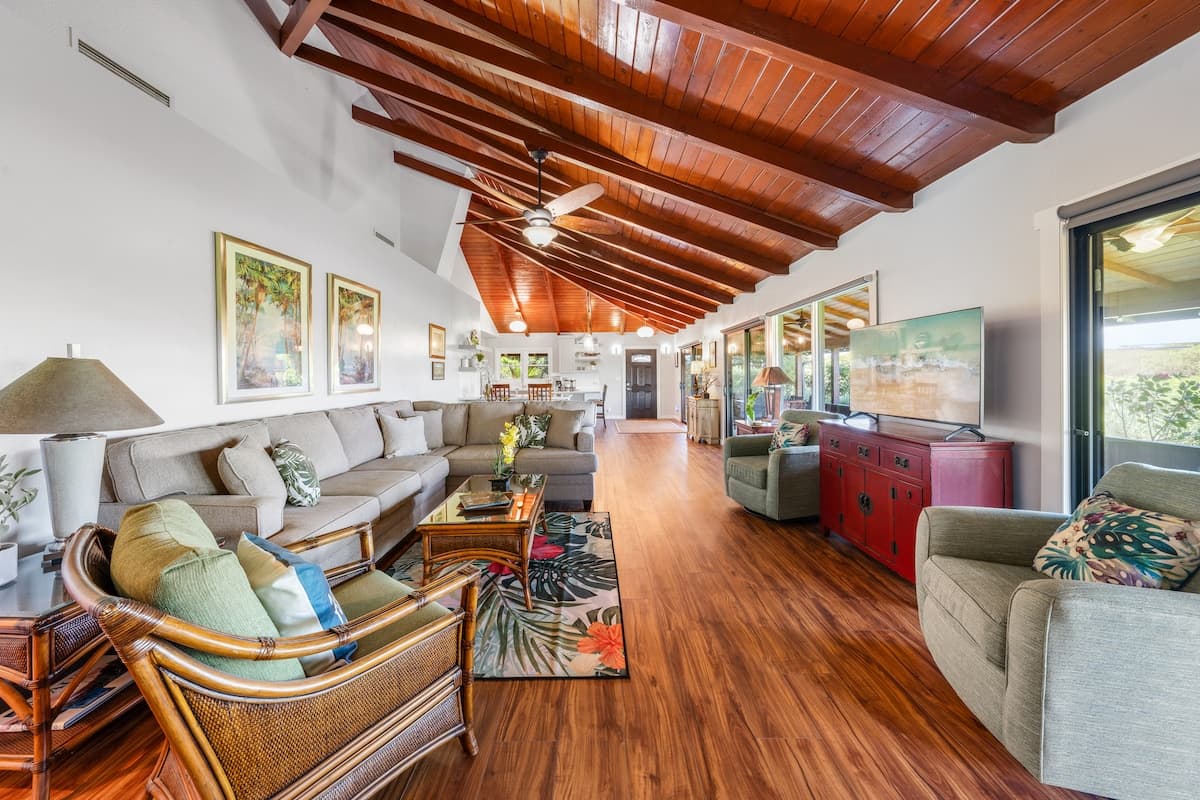 Condo in Lahaina · ★4.89 · 3 bedrooms · 4 beds · 2 shared baths - Photo 3