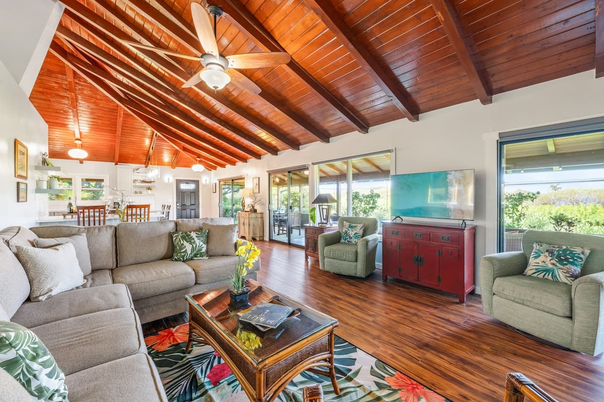 Condo in Lahaina · ★4.89 · 3 bedrooms · 4 beds · 2 shared baths - Photo 1