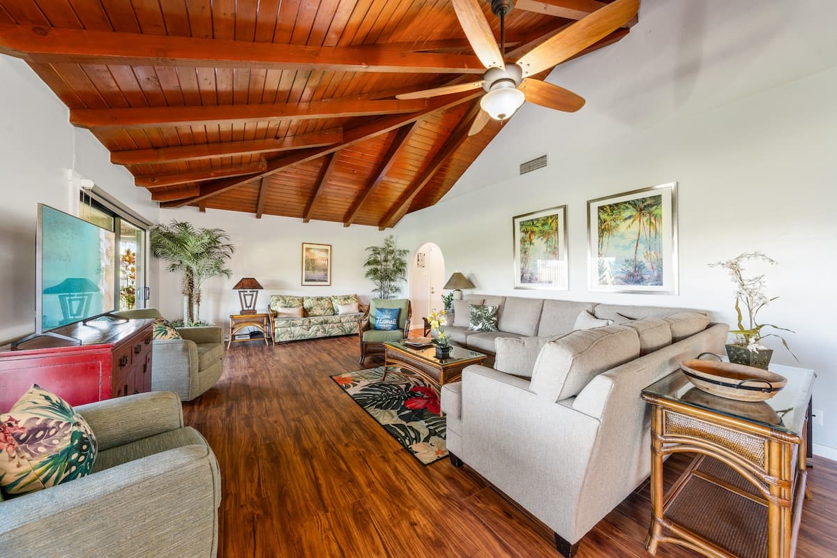 Condo in Lahaina · ★4.89 · 3 bedrooms · 4 beds · 2 shared baths - Photo 2