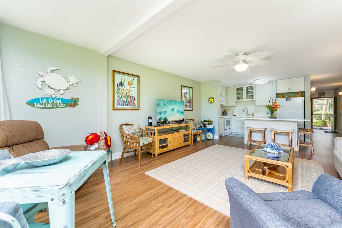 Condo in Kahuku · ★4.83 · 1 bedroom · 1 bed · 2 private baths - Photo 4