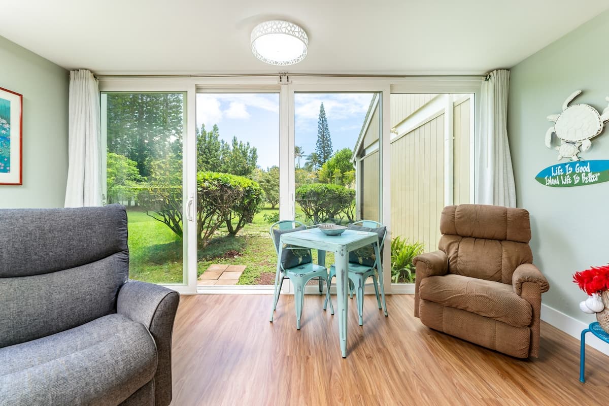 Condo in Kahuku · ★4.83 · 1 bedroom · 1 bed · 2 private baths - Photo 5