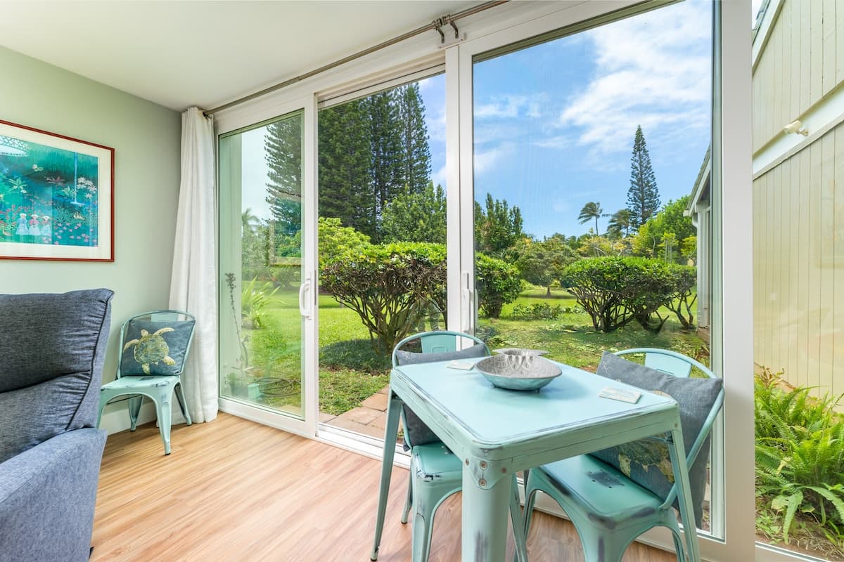 Condo in Kahuku · ★4.83 · 1 bedroom · 1 bed · 2 private baths - Photo 3