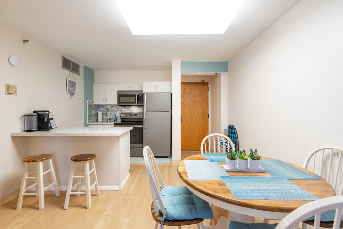 Condo in Honolulu · ★4.71 · 1 bedroom · 1 bed · 1 private bath - Photo 4