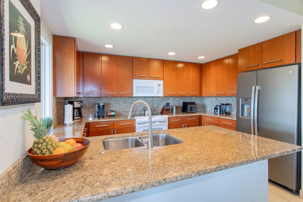 Home in Lahaina · ★4.88 · 1 bedroom · 2 beds · 2 shared baths - Photo 5