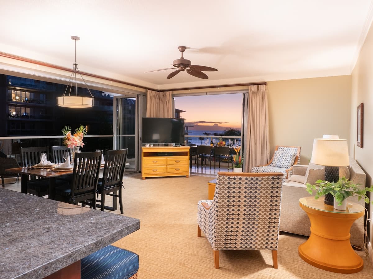 Home in Lahaina · ★4.92 · 2 bedrooms · 3 beds · 2 baths - Photo 3