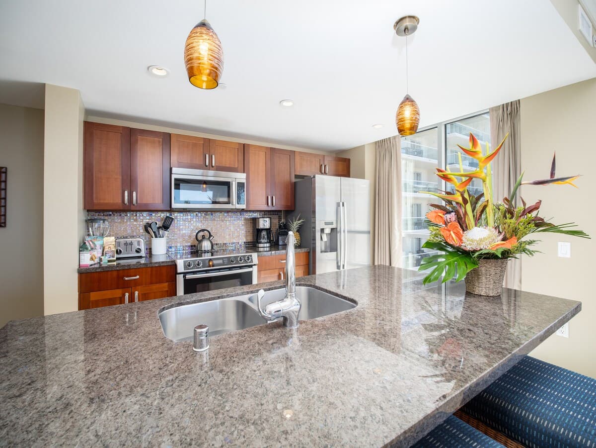 Home in Lahaina · ★4.92 · 2 bedrooms · 3 beds · 2 baths - Photo 5