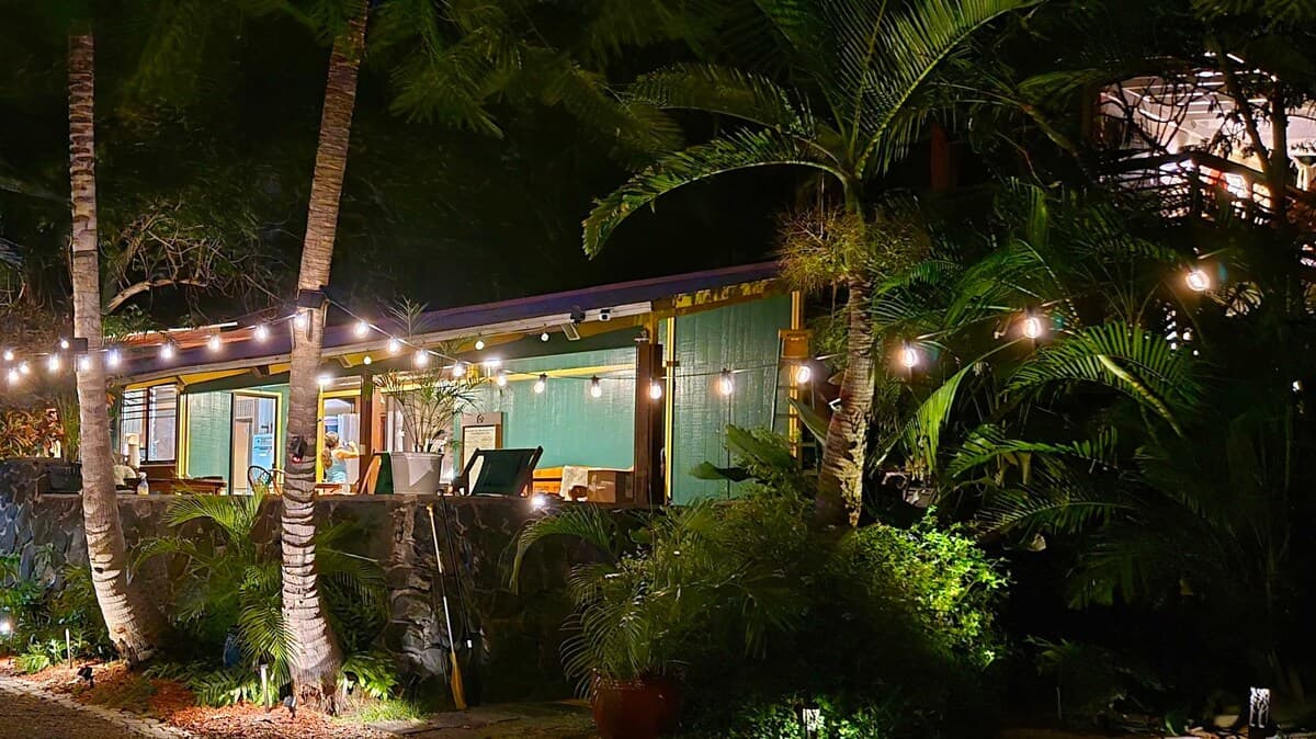 Home in Kailua-Kona · ★4.69 · 2 bedrooms · 4 beds · 2 baths - Photo 4