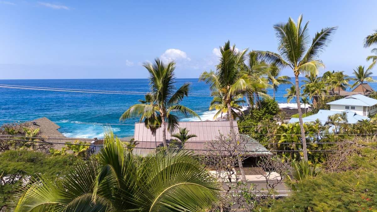 Cabin in Kailua-Kona · ★4.8 · 2 bedrooms · 4 beds · 1 bath - Photo 3