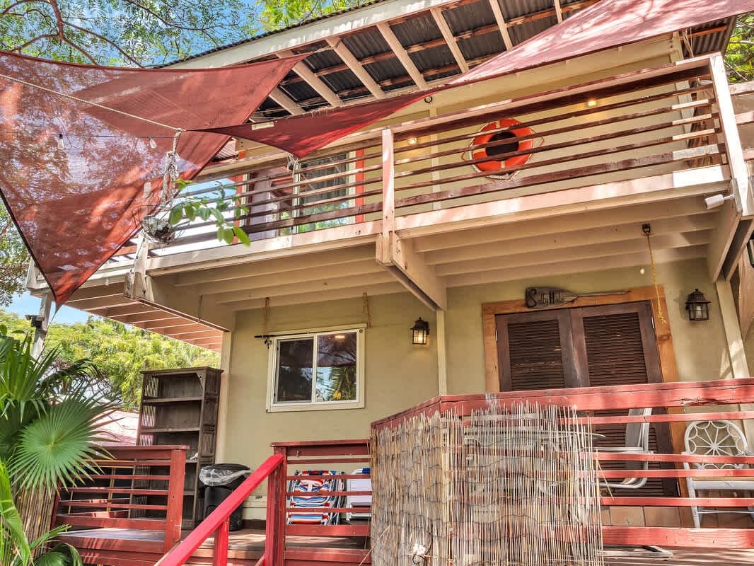 Cabin in Kailua-Kona · ★4.8 · 2 bedrooms · 4 beds · 1 bath - Photo 2