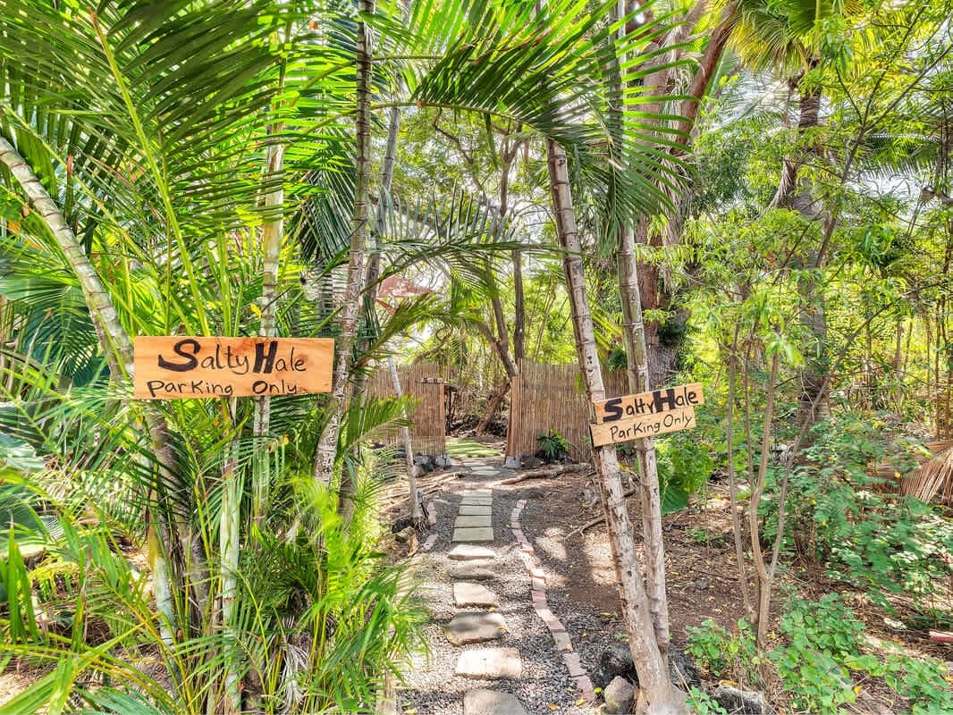 Cabin in Kailua-Kona · ★4.8 · 2 bedrooms · 4 beds · 1 bath - Photo 5