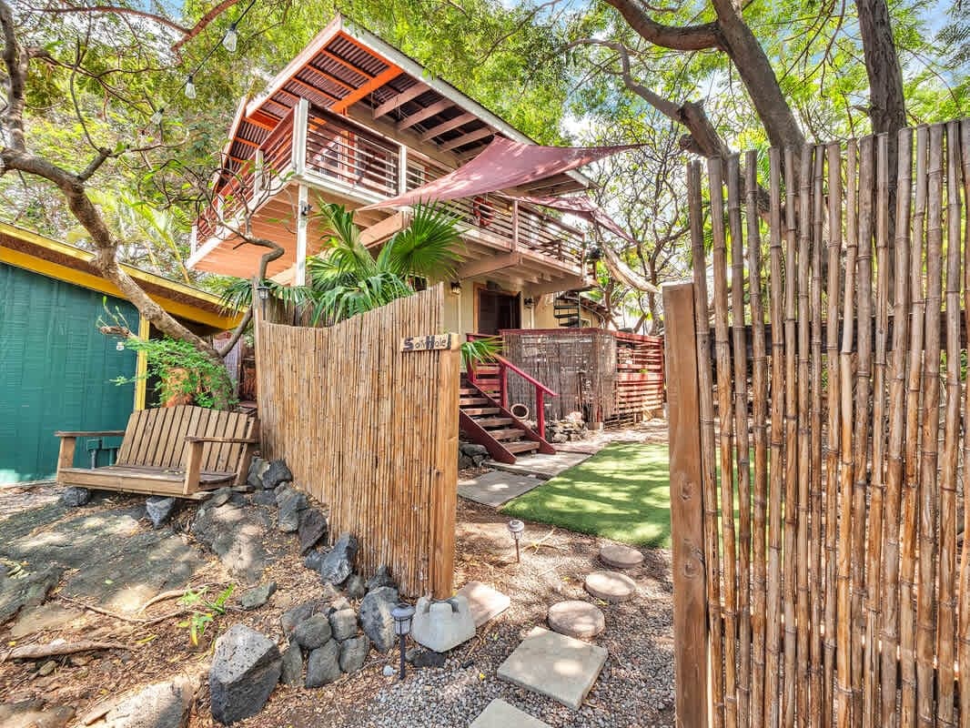 Cabin in Kailua-Kona · ★4.8 · 2 bedrooms · 4 beds · 1 bath - Photo 1