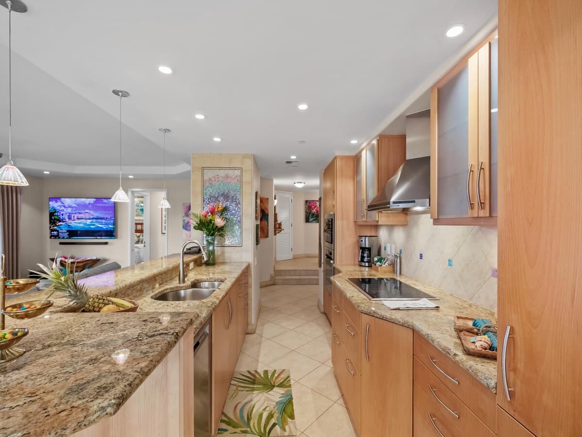Recently Renovated - Walk to Kaanapali Beach - Photo 4
