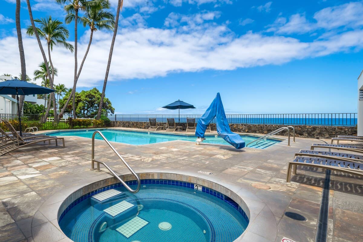 Condo in Kailua-Kona · ★4.78 · 1 bedroom · 2 beds · 1 bath - Photo 1