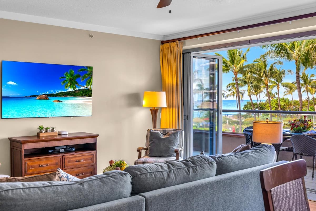 Condo in Lahaina · ★4.88 · 2 bedrooms · 3 beds · 2 baths - Photo 2