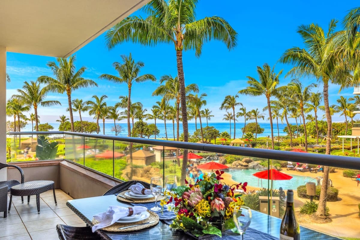Condo in Lahaina · ★4.88 · 2 bedrooms · 3 beds · 2 baths - Photo 4