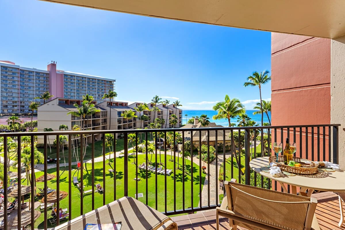 Condo in Lahaina · ★4.89 · 2 bedrooms · 4 beds · 2 private baths - Photo 2