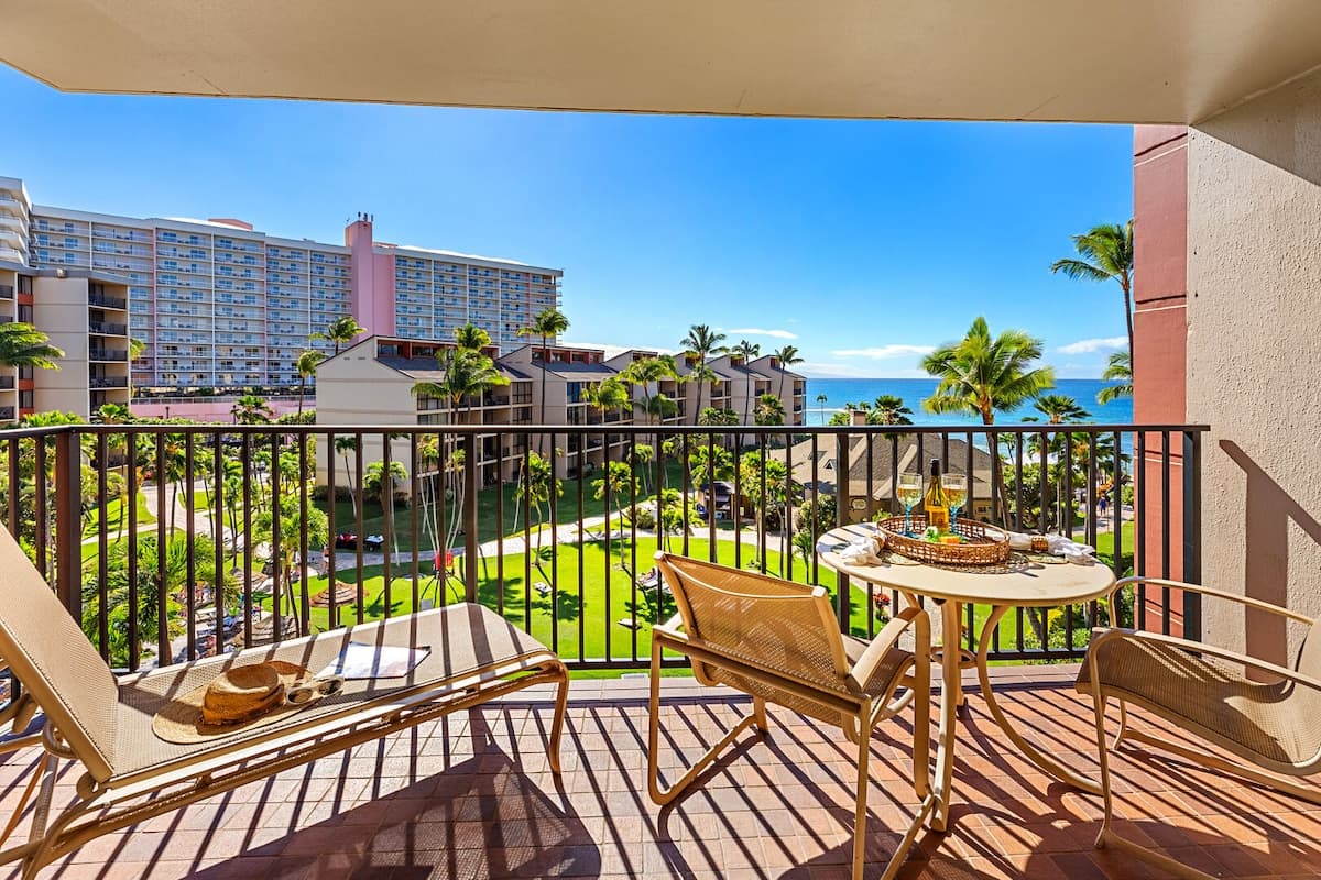 Condo in Lahaina · ★4.89 · 2 bedrooms · 4 beds · 2 private baths - Photo 1